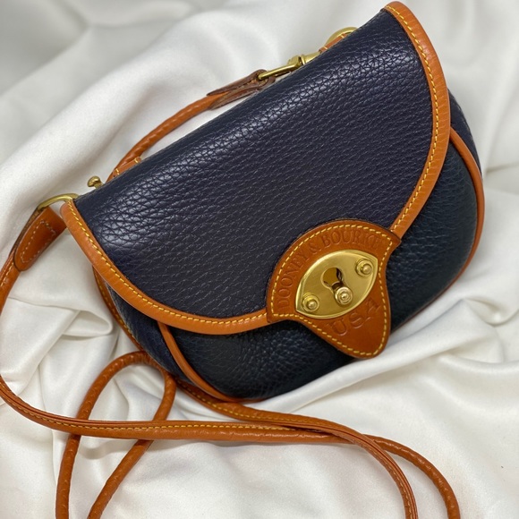 Vintage DOONEY & BOURKE Navy Blue Cavalry Body Bag - Picture 3 of 7